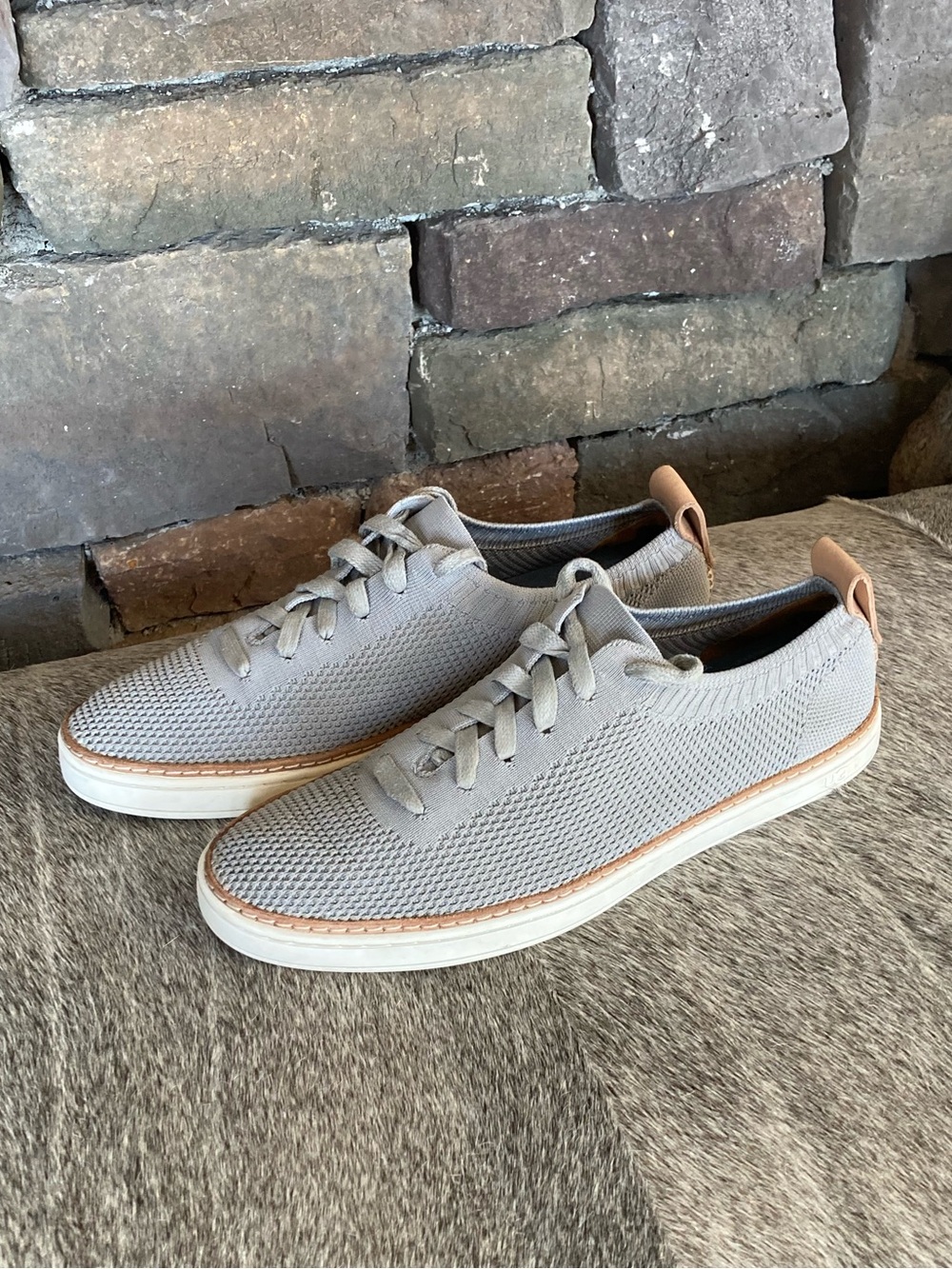 UGG Womens Sidney Knit Gray Lace Up Sneaker Size 10